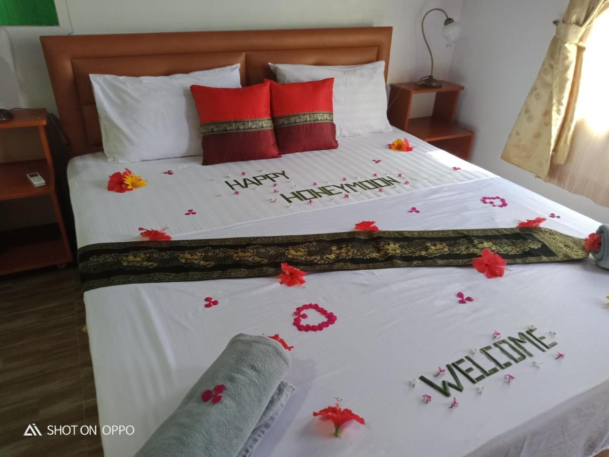 Galaxy Sunrise Sea View Hotel Fulidhoo Bagian luar foto