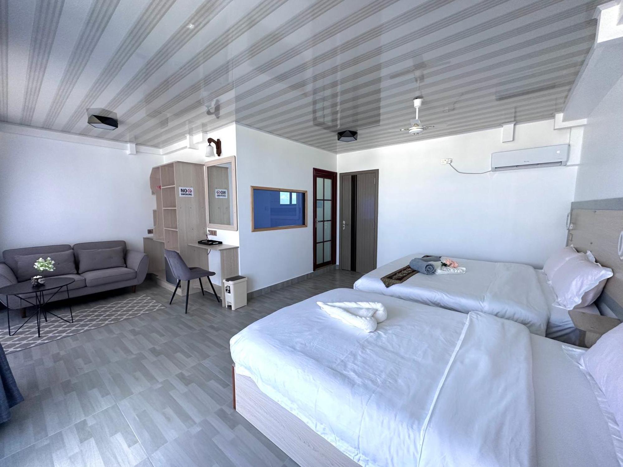 Galaxy Sunrise Sea View Hotel Fulidhoo Bagian luar foto