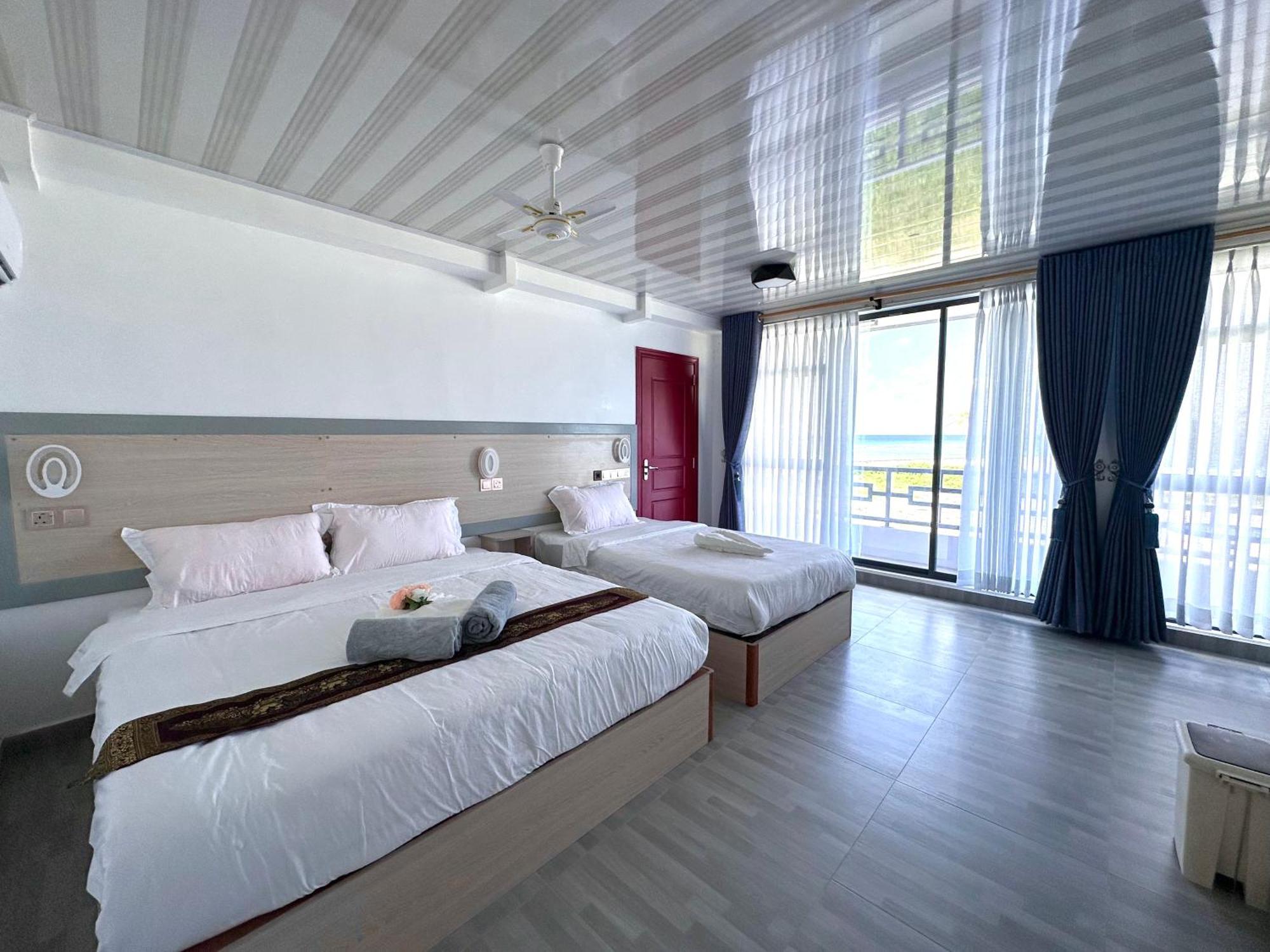 Galaxy Sunrise Sea View Hotel Fulidhoo Bagian luar foto