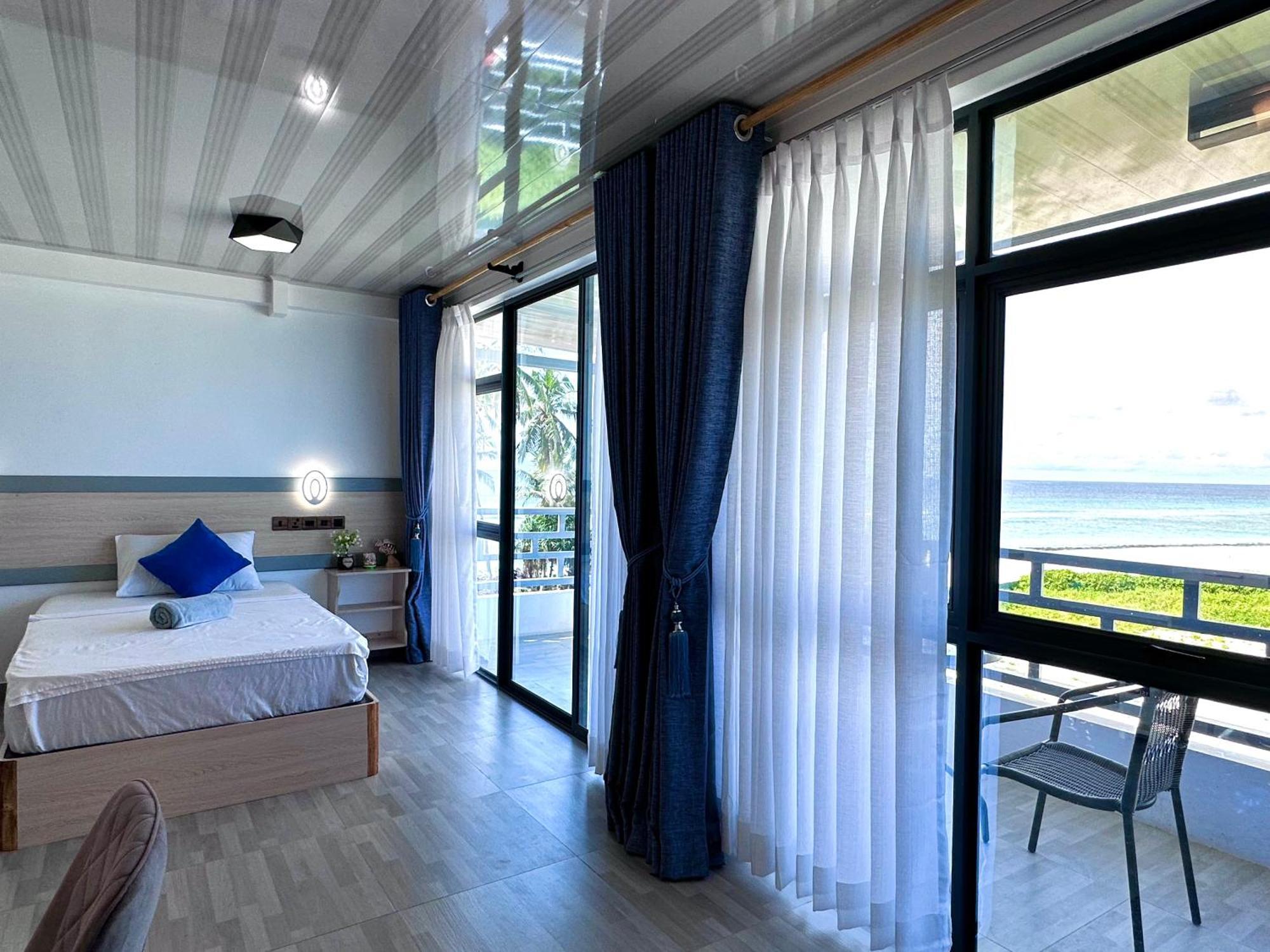 Galaxy Sunrise Sea View Hotel Fulidhoo Bagian luar foto
