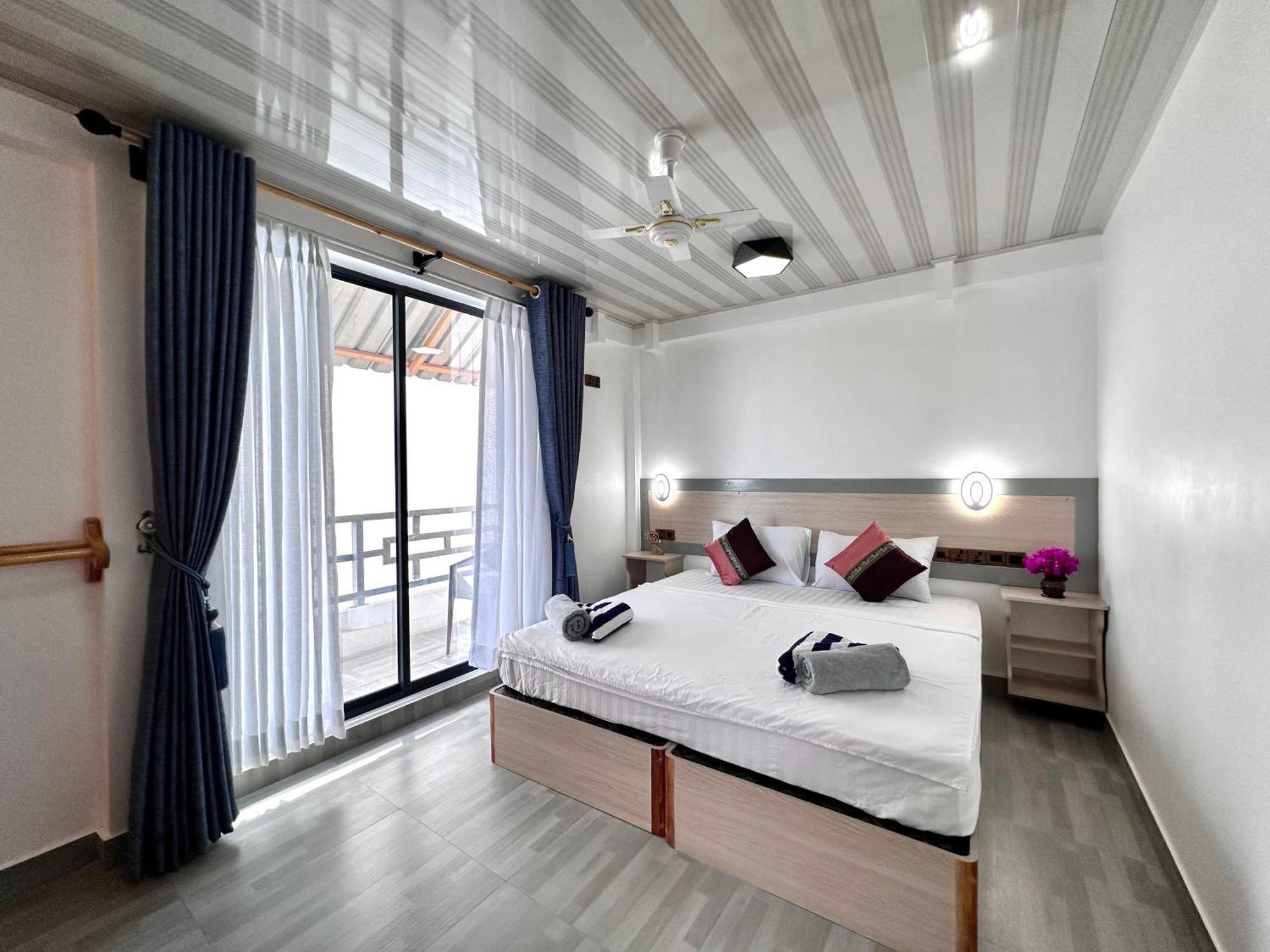 Galaxy Sunrise Sea View Hotel Fulidhoo Bagian luar foto